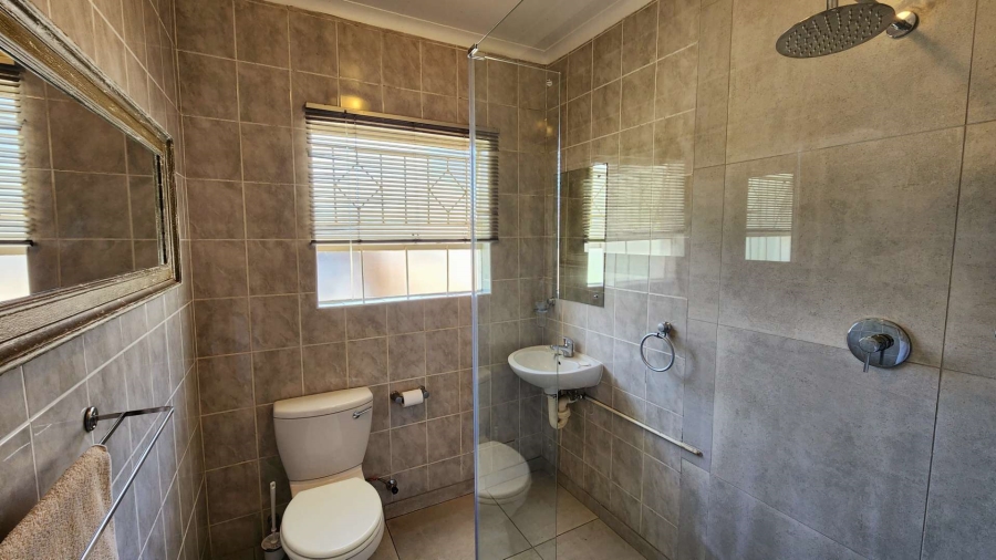 6 Bedroom Property for Sale in Brackendowns Gauteng