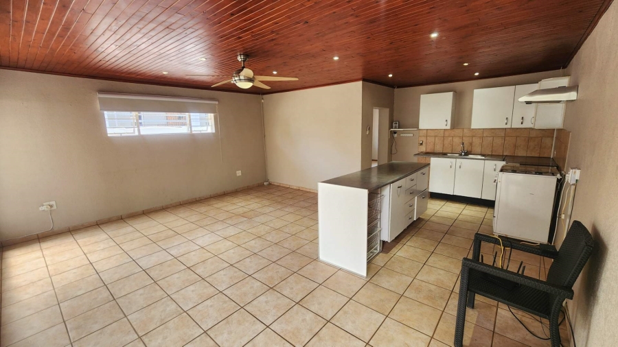 6 Bedroom Property for Sale in Brackendowns Gauteng