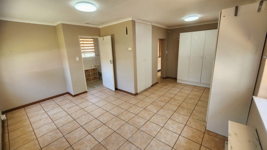 6 Bedroom Property for Sale in Brackendowns Gauteng