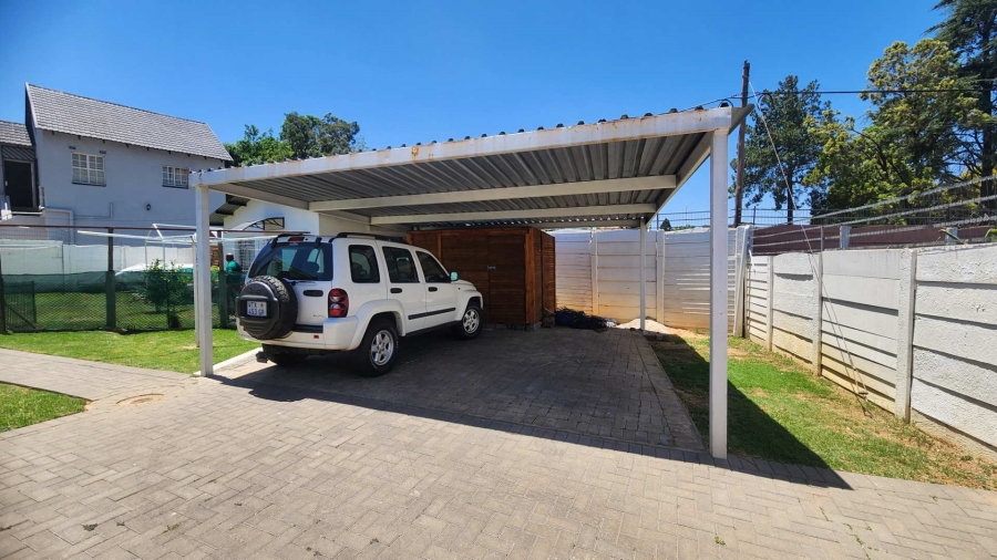 6 Bedroom Property for Sale in Brackendowns Gauteng