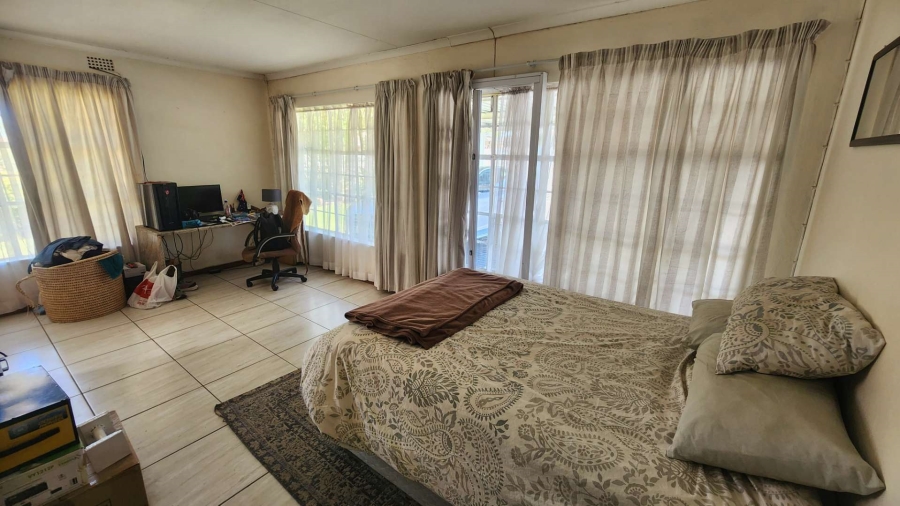 6 Bedroom Property for Sale in Brackendowns Gauteng