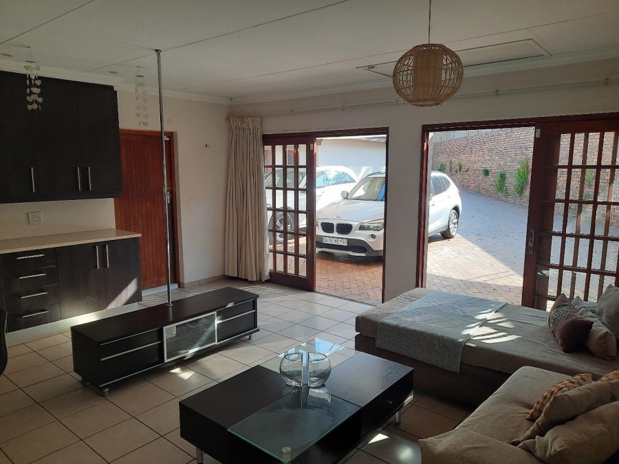 To Let 1 Bedroom Property for Rent in River Club Gauteng