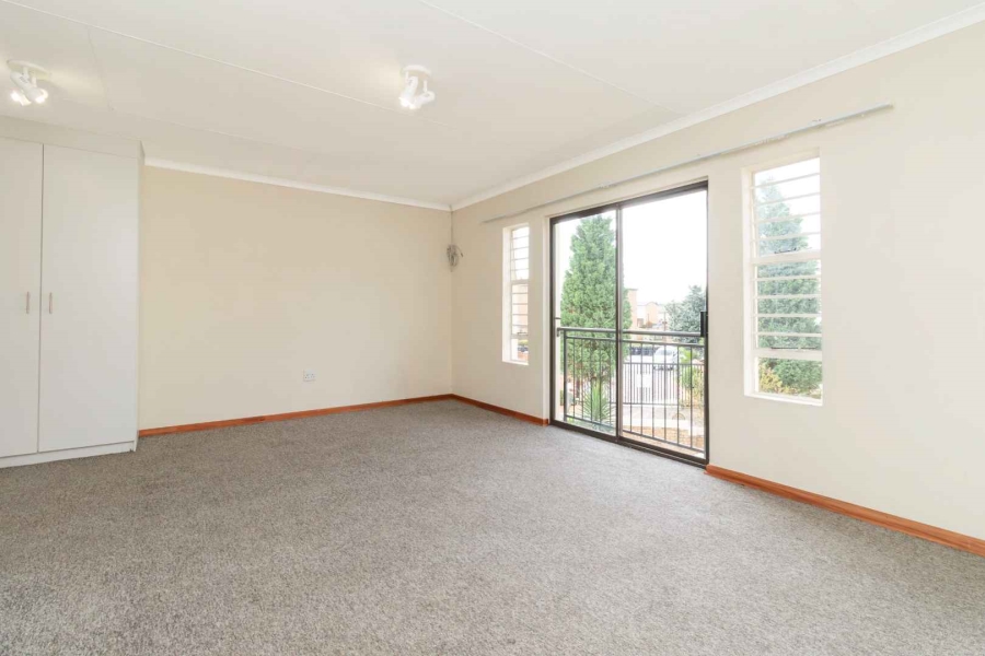 3 Bedroom Property for Sale in Wilgeheuwel Gauteng