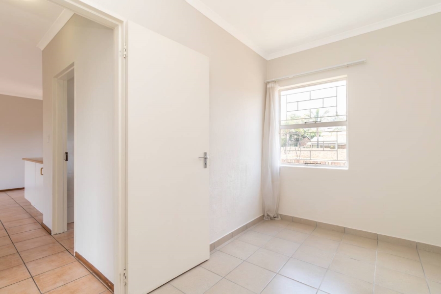 2 Bedroom Property for Sale in Wilgeheuwel Gauteng