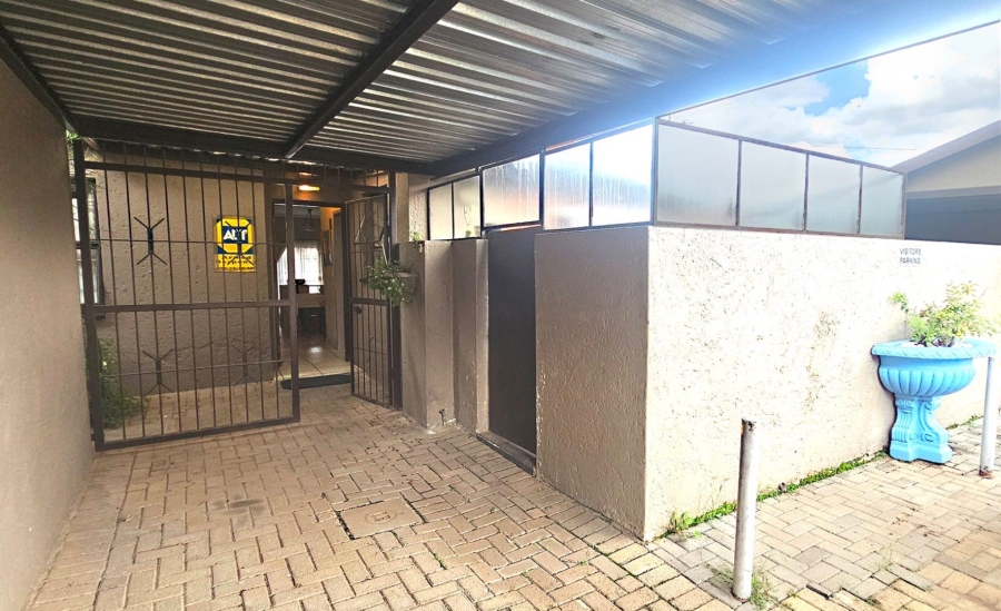 2 Bedroom Property for Sale in Weltevreden Park Gauteng