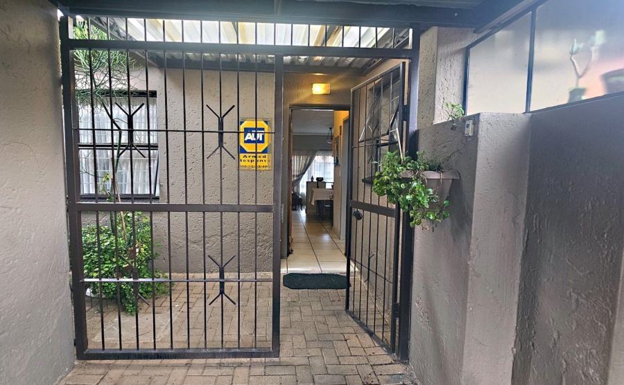 2 Bedroom Property for Sale in Weltevreden Park Gauteng