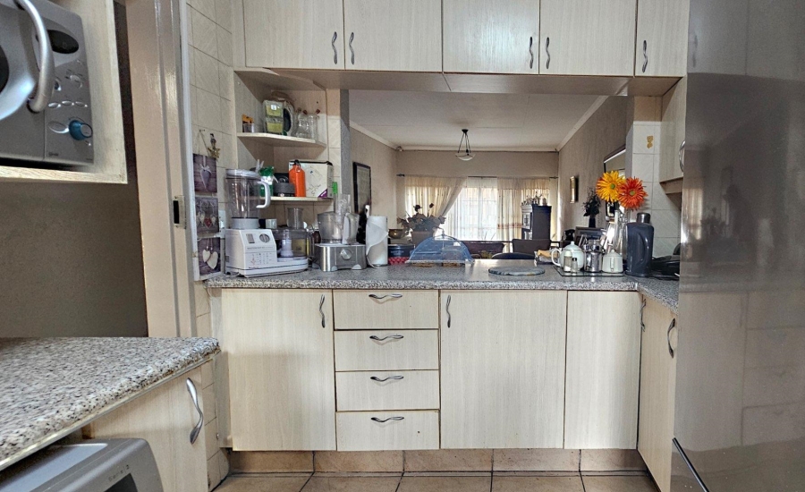 2 Bedroom Property for Sale in Weltevreden Park Gauteng