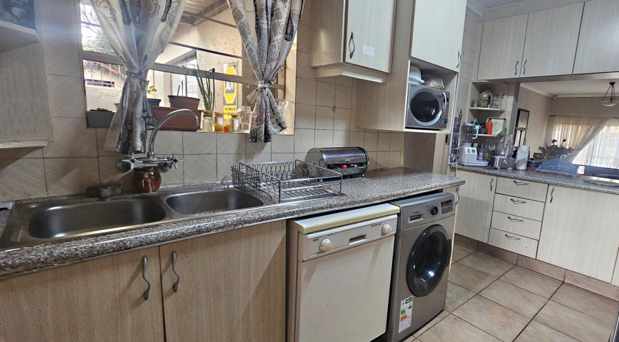 2 Bedroom Property for Sale in Weltevreden Park Gauteng