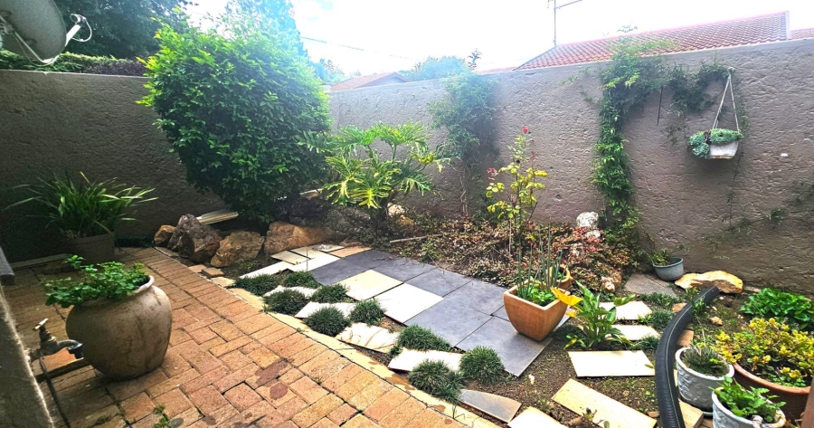 2 Bedroom Property for Sale in Weltevreden Park Gauteng