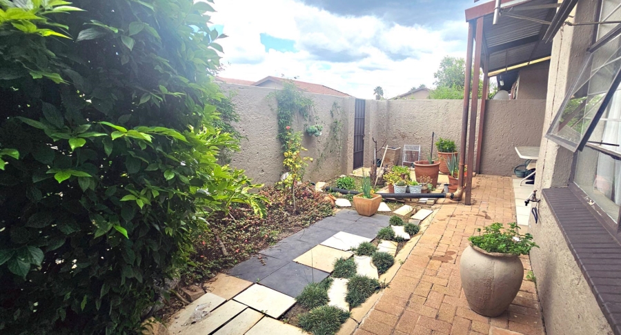 2 Bedroom Property for Sale in Weltevreden Park Gauteng