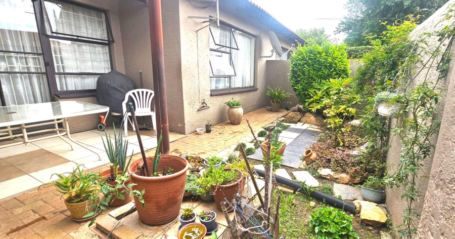 2 Bedroom Property for Sale in Weltevreden Park Gauteng