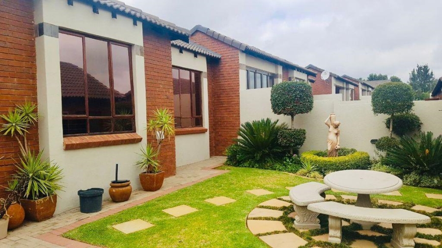 To Let 3 Bedroom Property for Rent in Noordwyk Gauteng