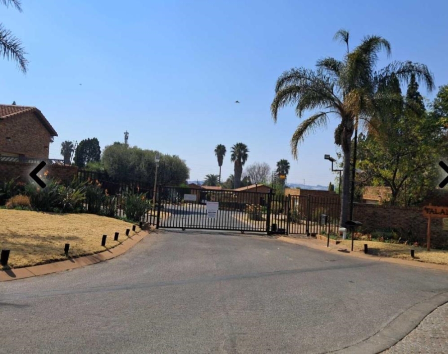 To Let 4 Bedroom Property for Rent in Noordwyk Gauteng