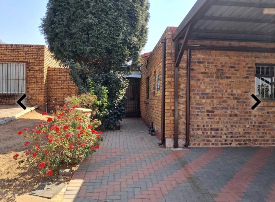 To Let 4 Bedroom Property for Rent in Noordwyk Gauteng