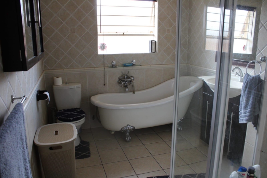 5 Bedroom Property for Sale in Sunward Park Gauteng