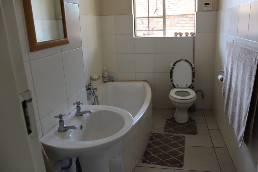 5 Bedroom Property for Sale in Sunward Park Gauteng