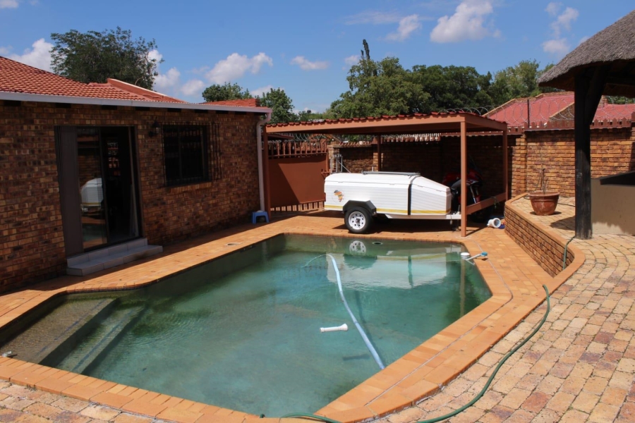 5 Bedroom Property for Sale in Sunward Park Gauteng