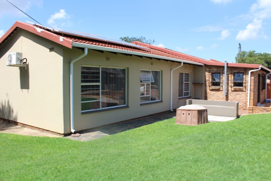 5 Bedroom Property for Sale in Sunward Park Gauteng