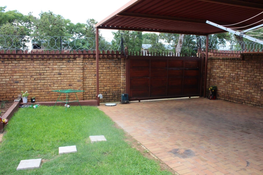 5 Bedroom Property for Sale in Sunward Park Gauteng