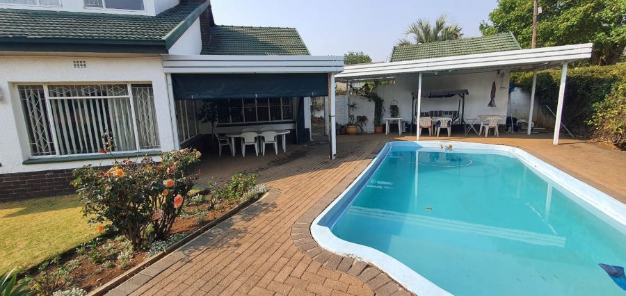 5 Bedroom Property for Sale in Glenanda Gauteng