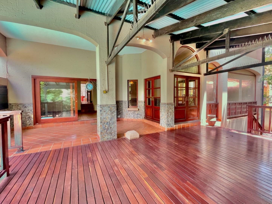 5 Bedroom Property for Sale in Woodhill Estate Gauteng