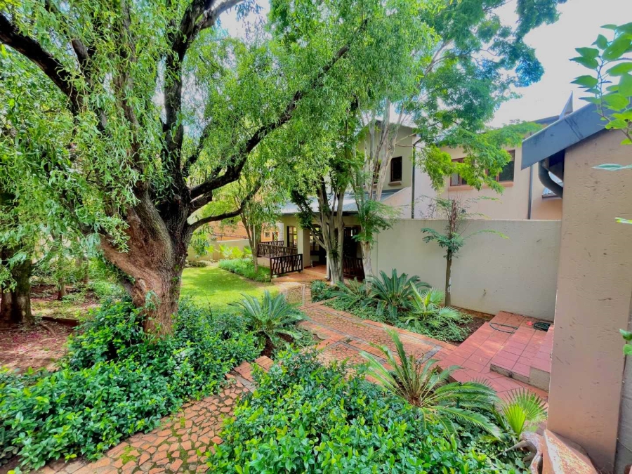 5 Bedroom Property for Sale in Woodhill Estate Gauteng