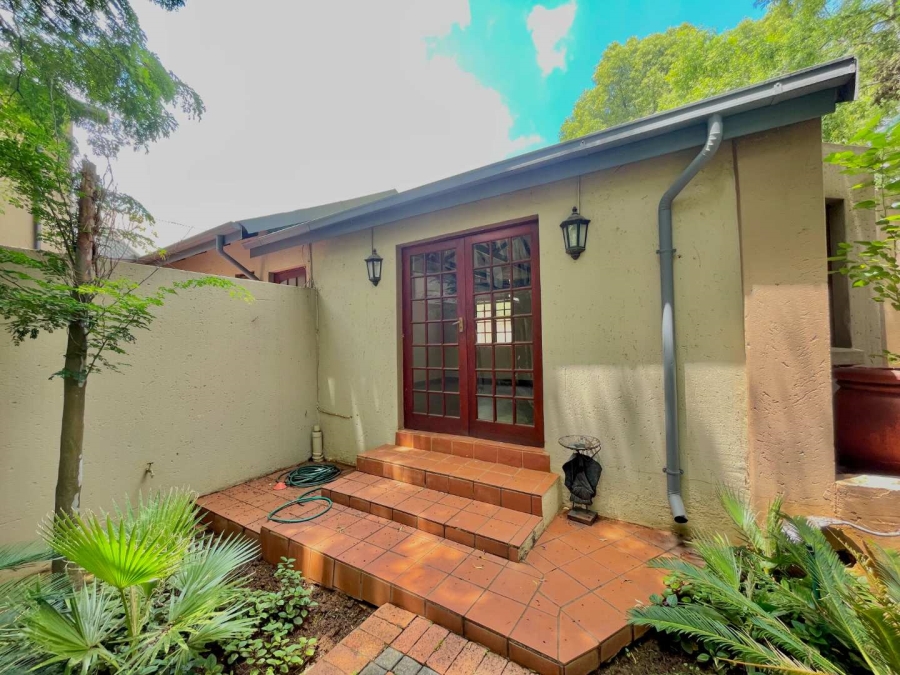 5 Bedroom Property for Sale in Woodhill Estate Gauteng