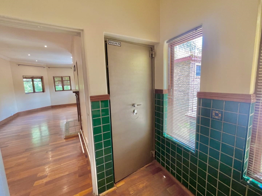 5 Bedroom Property for Sale in Woodhill Estate Gauteng