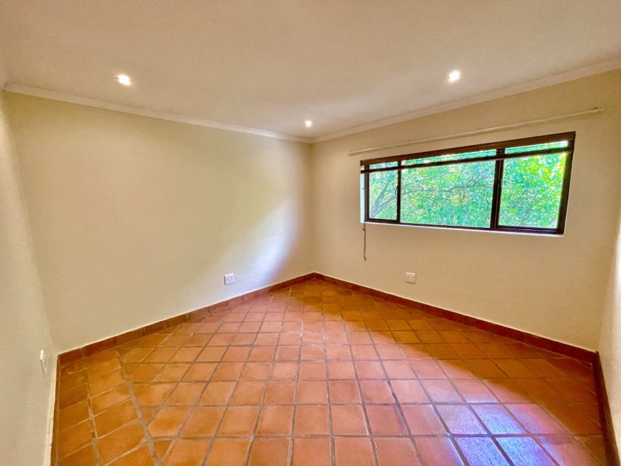 5 Bedroom Property for Sale in Woodhill Estate Gauteng