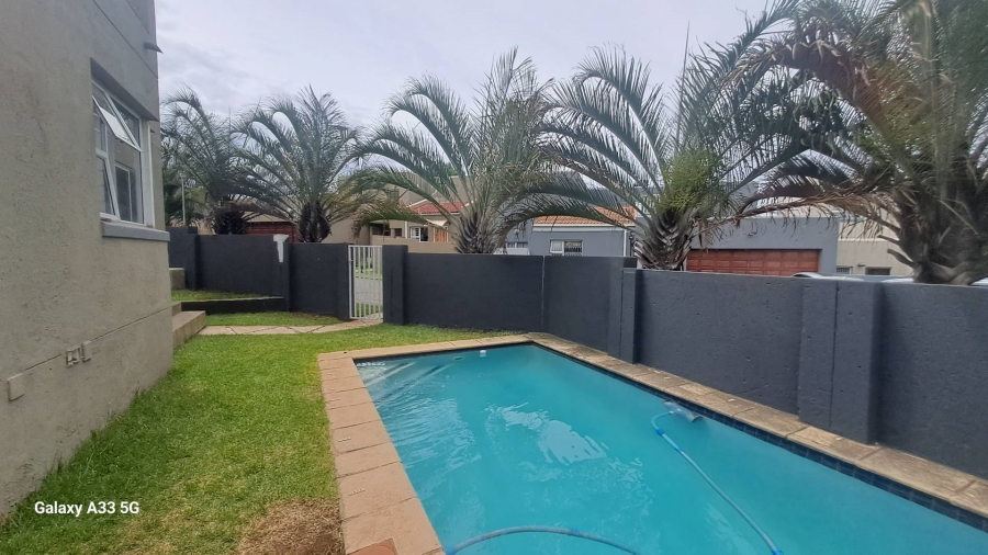 To Let 3 Bedroom Property for Rent in Buccleuch Gauteng