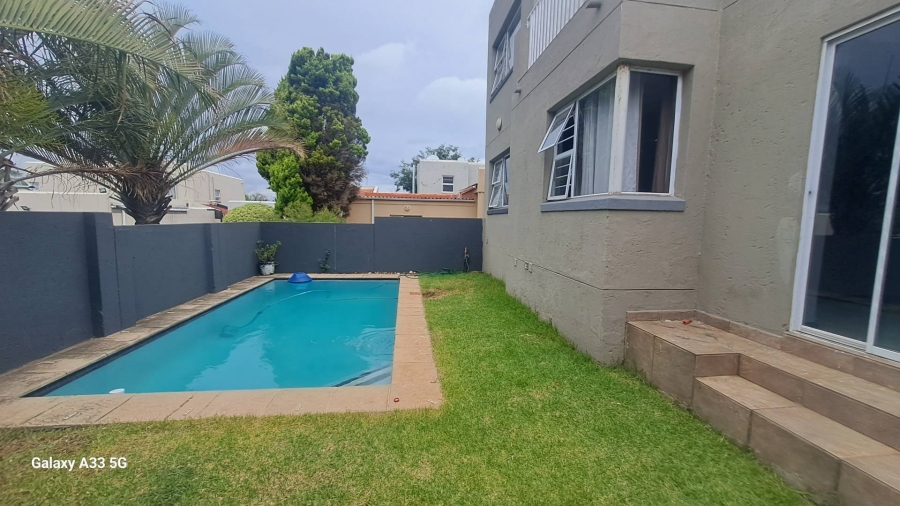 To Let 3 Bedroom Property for Rent in Buccleuch Gauteng