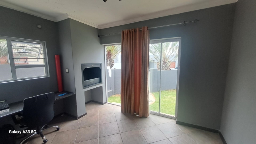 To Let 3 Bedroom Property for Rent in Buccleuch Gauteng