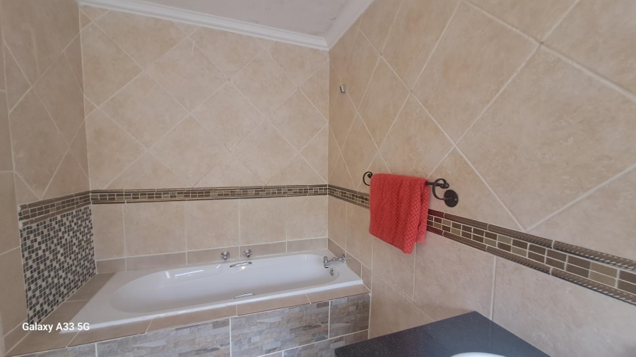 To Let 3 Bedroom Property for Rent in Buccleuch Gauteng