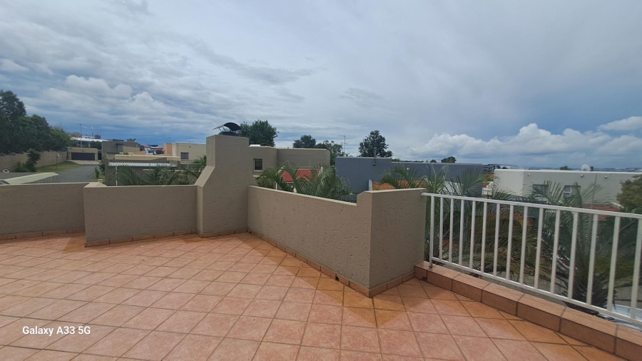 To Let 3 Bedroom Property for Rent in Buccleuch Gauteng