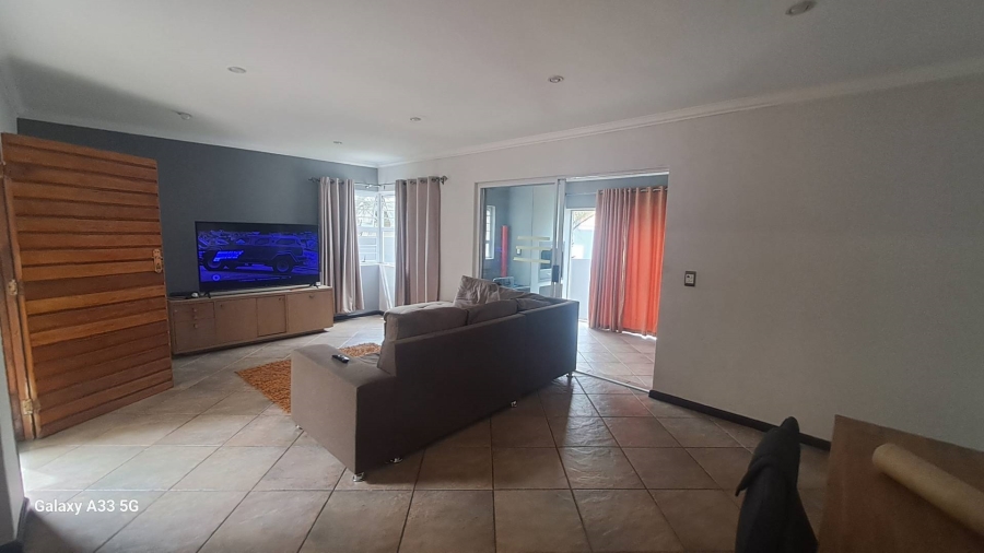 To Let 3 Bedroom Property for Rent in Buccleuch Gauteng