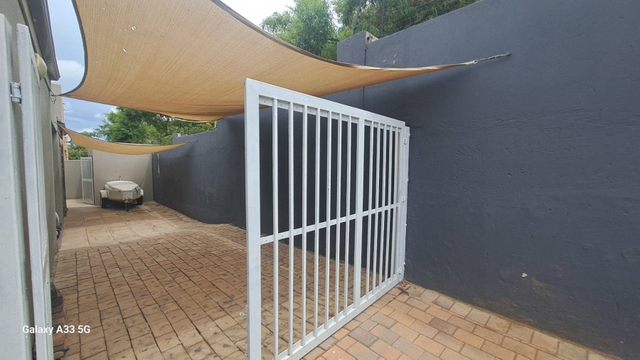 To Let 3 Bedroom Property for Rent in Buccleuch Gauteng