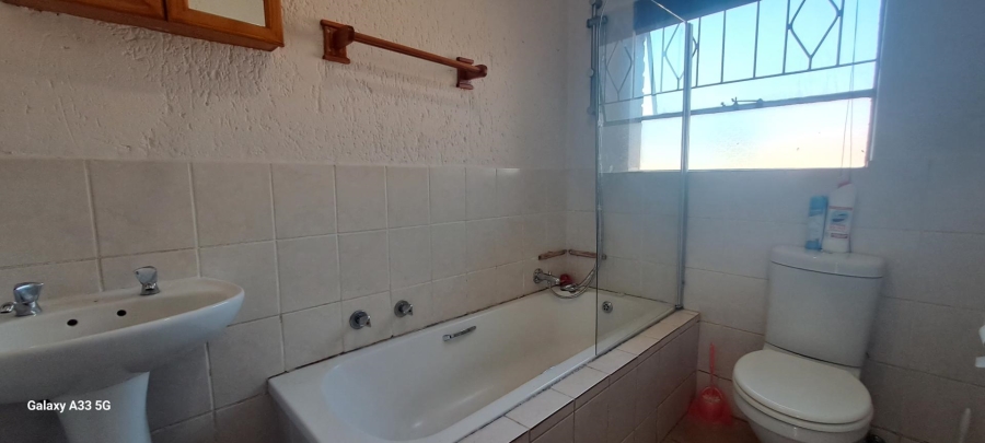 To Let 3 Bedroom Property for Rent in Buccleuch Gauteng