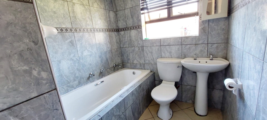 3 Bedroom Property for Sale in South Crest Gauteng