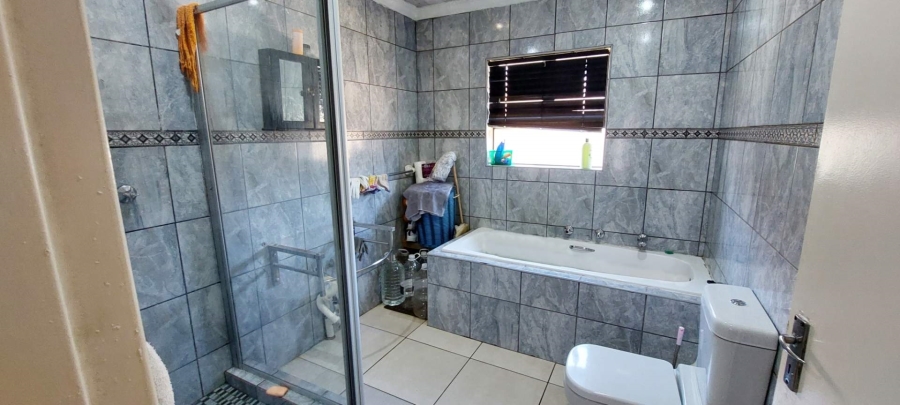 3 Bedroom Property for Sale in South Crest Gauteng