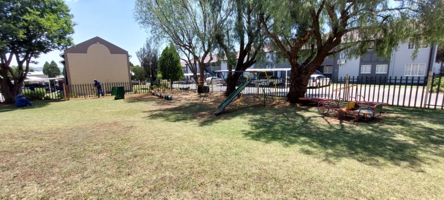 2 Bedroom Property for Sale in Verwoerdpark Gauteng