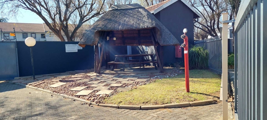 2 Bedroom Property for Sale in Verwoerdpark Gauteng