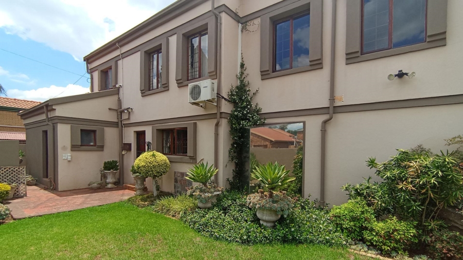 3 Bedroom Property for Sale in Eldoraigne Gauteng