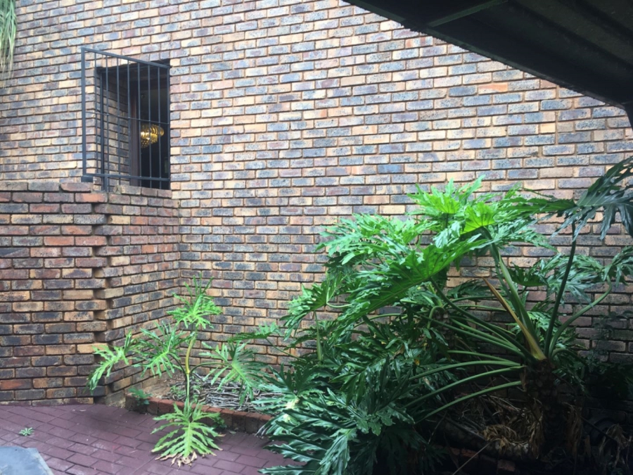 3 Bedroom Property for Sale in Rooihuiskraal Gauteng