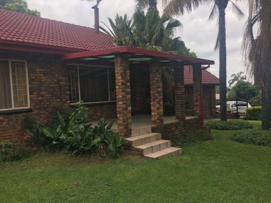 3 Bedroom Property for Sale in Rooihuiskraal Gauteng