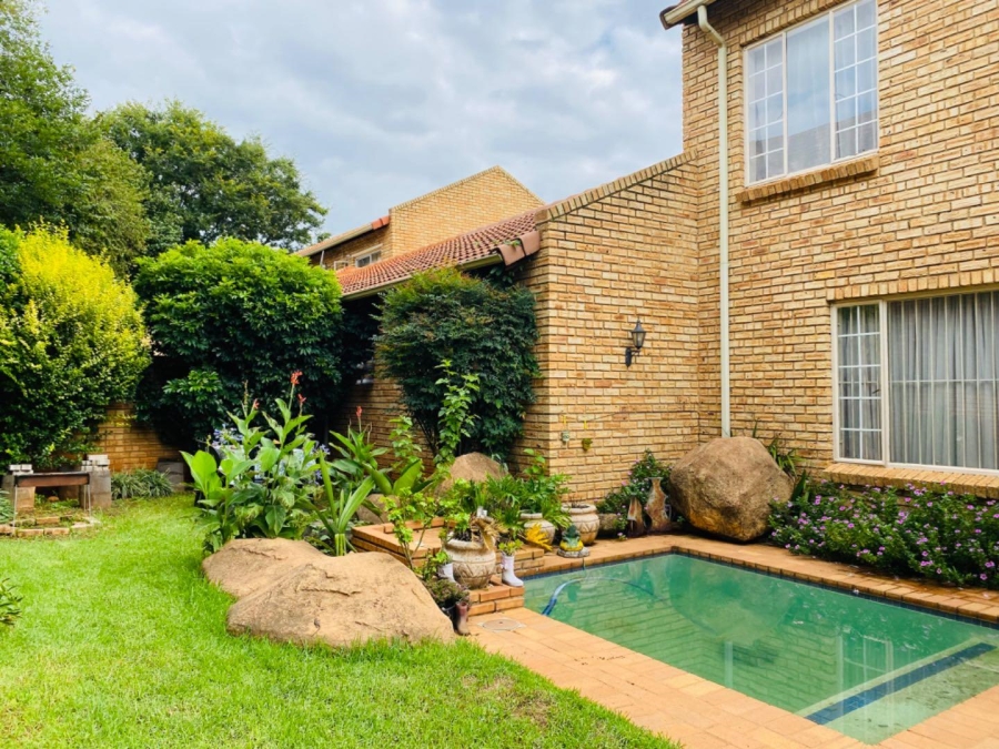 To Let 3 Bedroom Property for Rent in Strubensvallei Gauteng