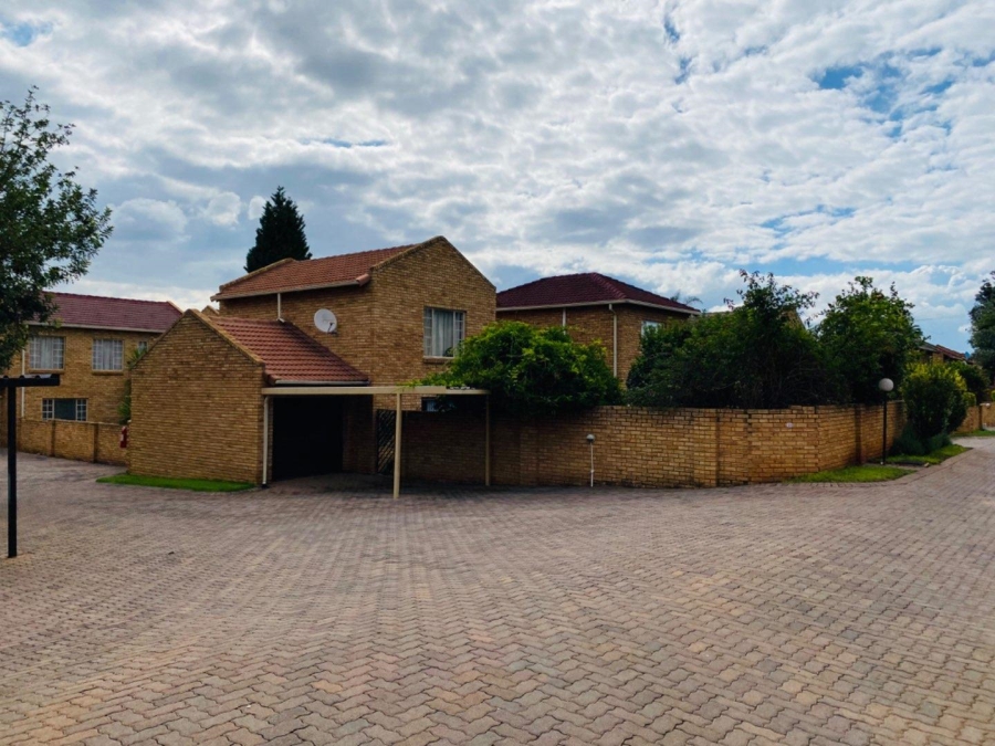 To Let 3 Bedroom Property for Rent in Strubensvallei Gauteng