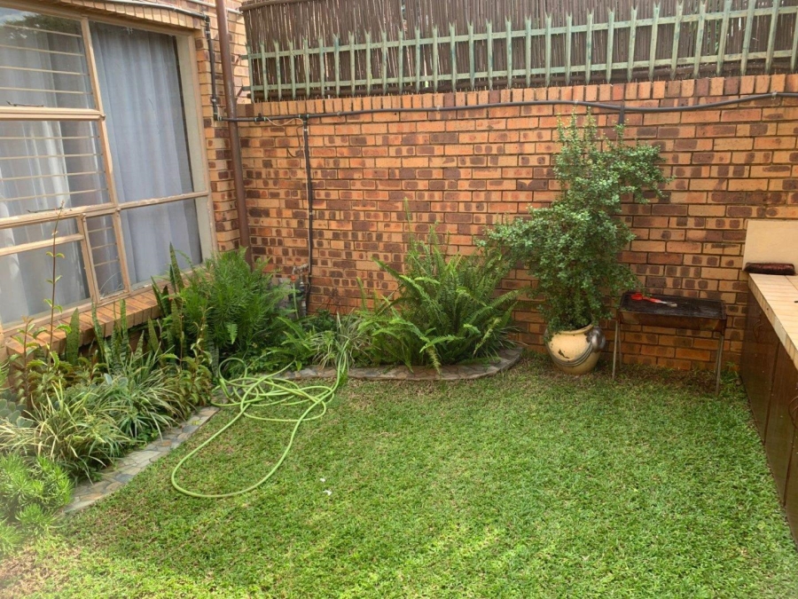 2 Bedroom Property for Sale in Weavind Park Gauteng