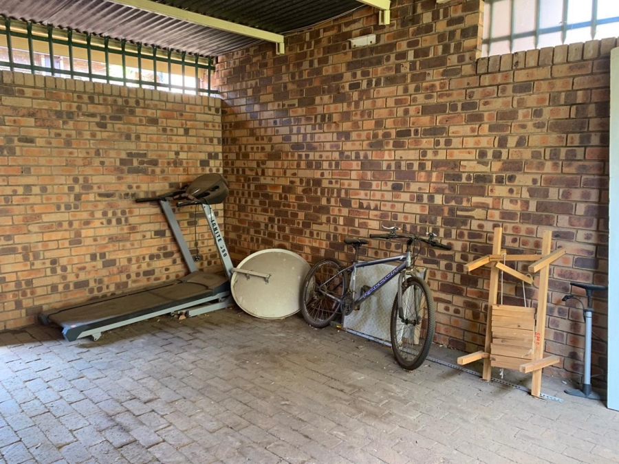 2 Bedroom Property for Sale in Weavind Park Gauteng