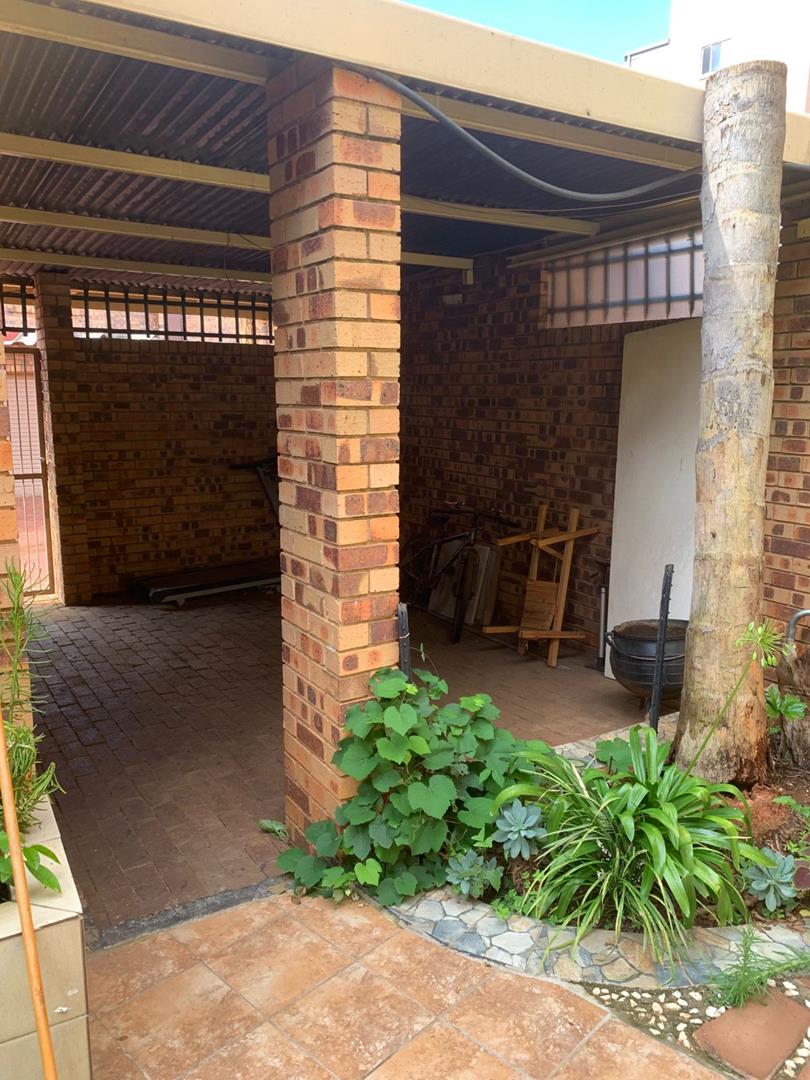 2 Bedroom Property for Sale in Weavind Park Gauteng