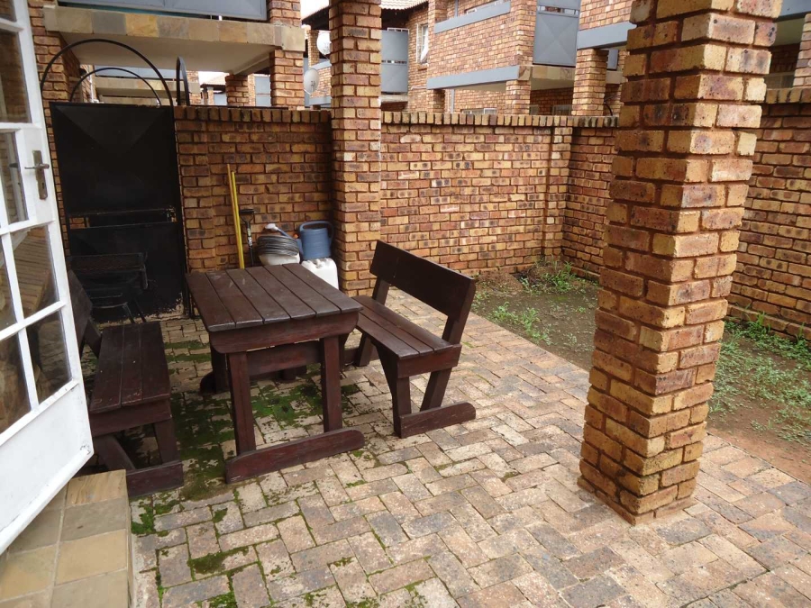 2 Bedroom Property for Sale in Andeon Gauteng